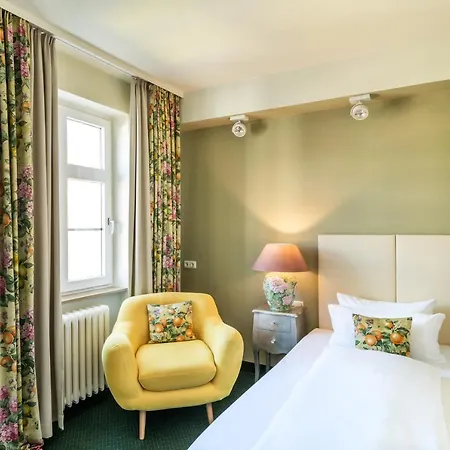 Wuerzburger Hof **** 4*